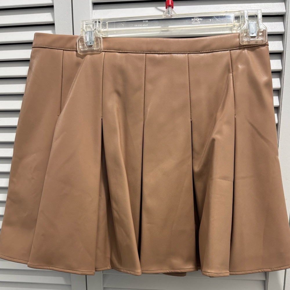TCEC Beige Pleated Faux Leather Skirt